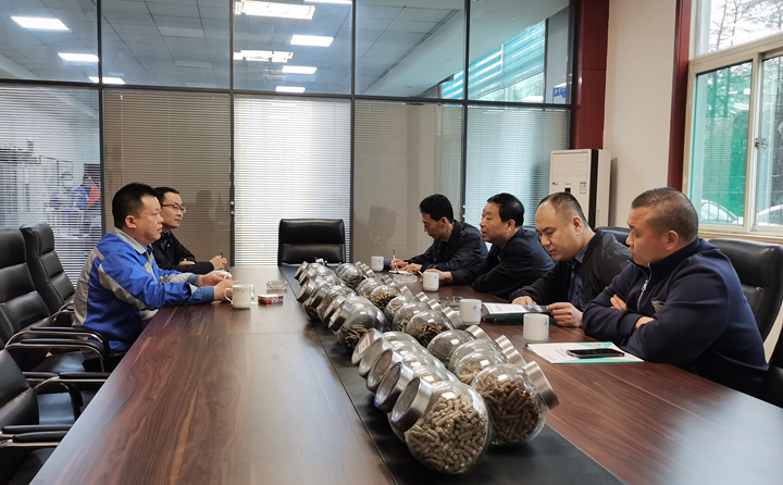 與集團總經(jīng)理孫寧波及部門負責(zé)人座談，就項目建設(shè)、環(huán)境影響、補貼政策等內(nèi)容進行了探討交流