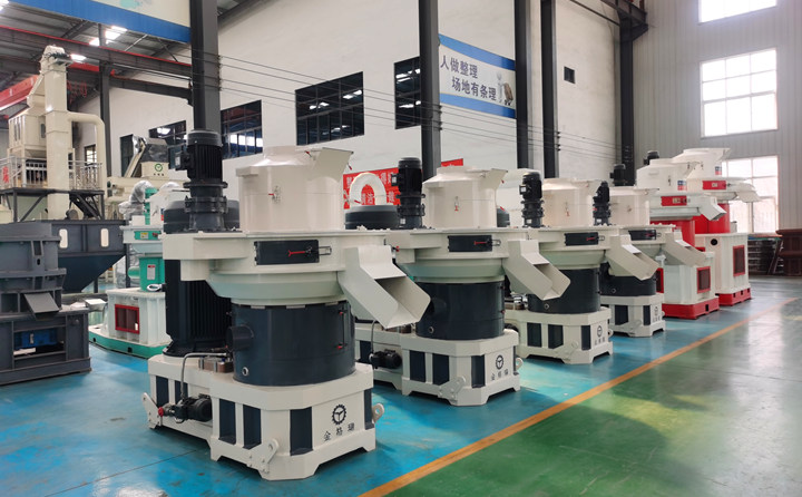山東金格瑞顆粒機廠家負責(zé)免費提供制粒生產(chǎn)線方案，為每一位客戶進行試機；產(chǎn)品使用中，我們給客戶提供“保姆式”服務(wù)，定期進行電話回訪，定期進行現(xiàn)場專訪；讓您在產(chǎn)品使用過程中，放心、安心、舒心