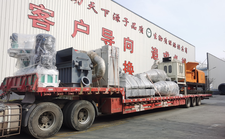 由于山東顆粒機(jī)質(zhì)量與價(jià)格并存，在市場(chǎng)的所占比例越來越大，越來越多的客戶選擇與山東顆粒機(jī)廠家合作，購買鋸末顆粒機(jī)、破碎機(jī)、粉碎機(jī)等設(shè)備。